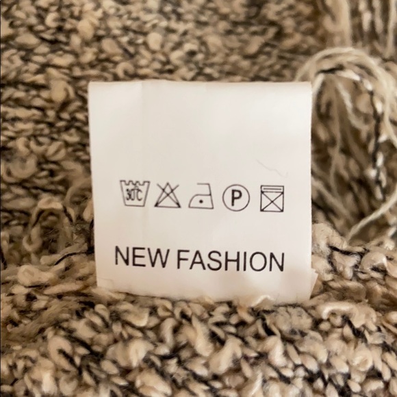 Poncho - Picture 8 of 8